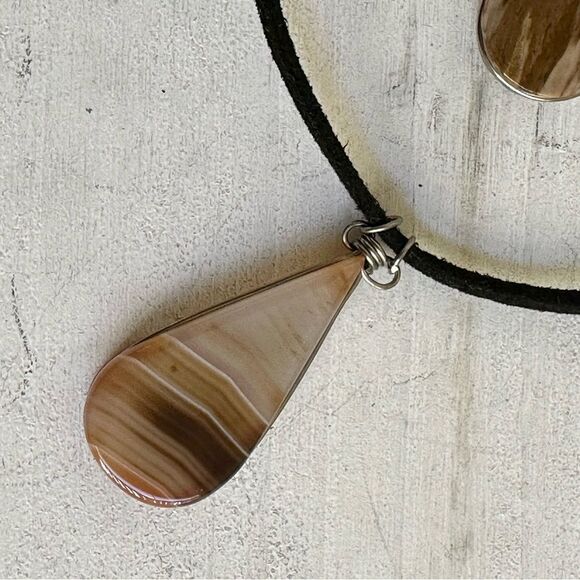 Agate double pendant necklace on black cord - Picture 4 of 10